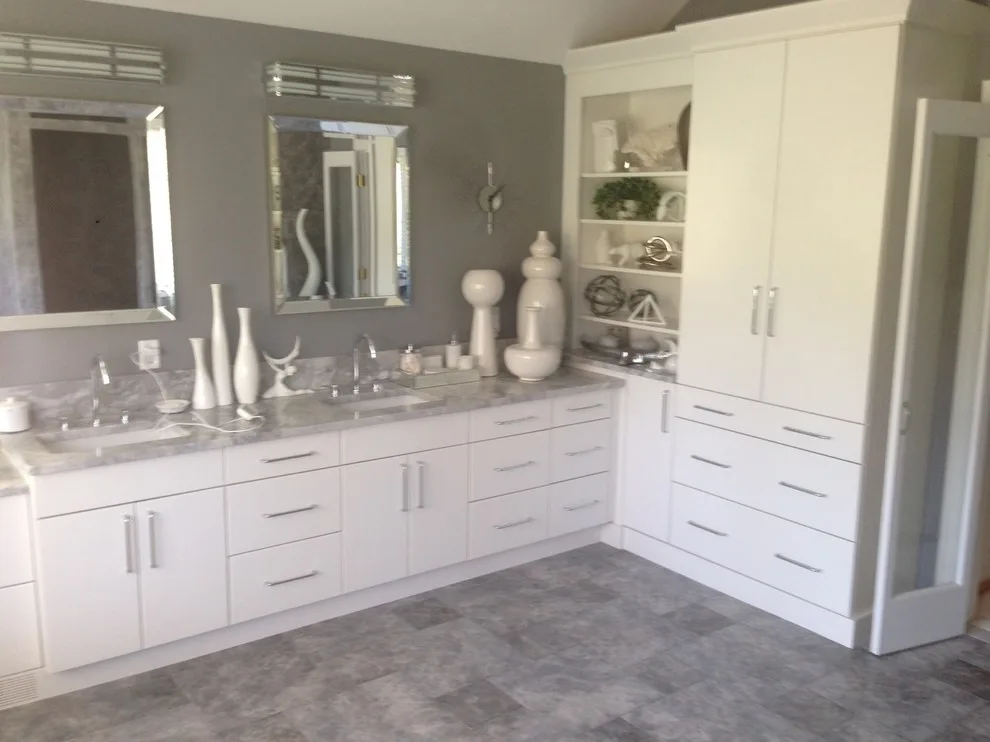 Restrooms by Modern Kitchens By MKS Ind. - Photo 4