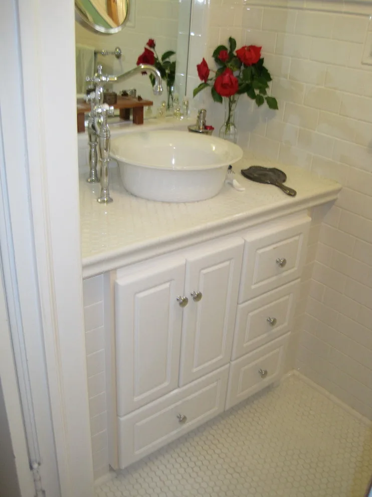 Manor Bathroom at Oxford by Avalon Builders - Photo 6