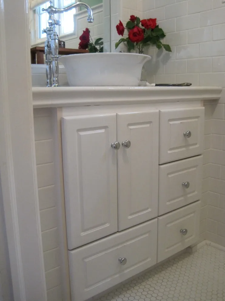 Manor Bathroom at Oxford by Avalon Builders - Photo 9