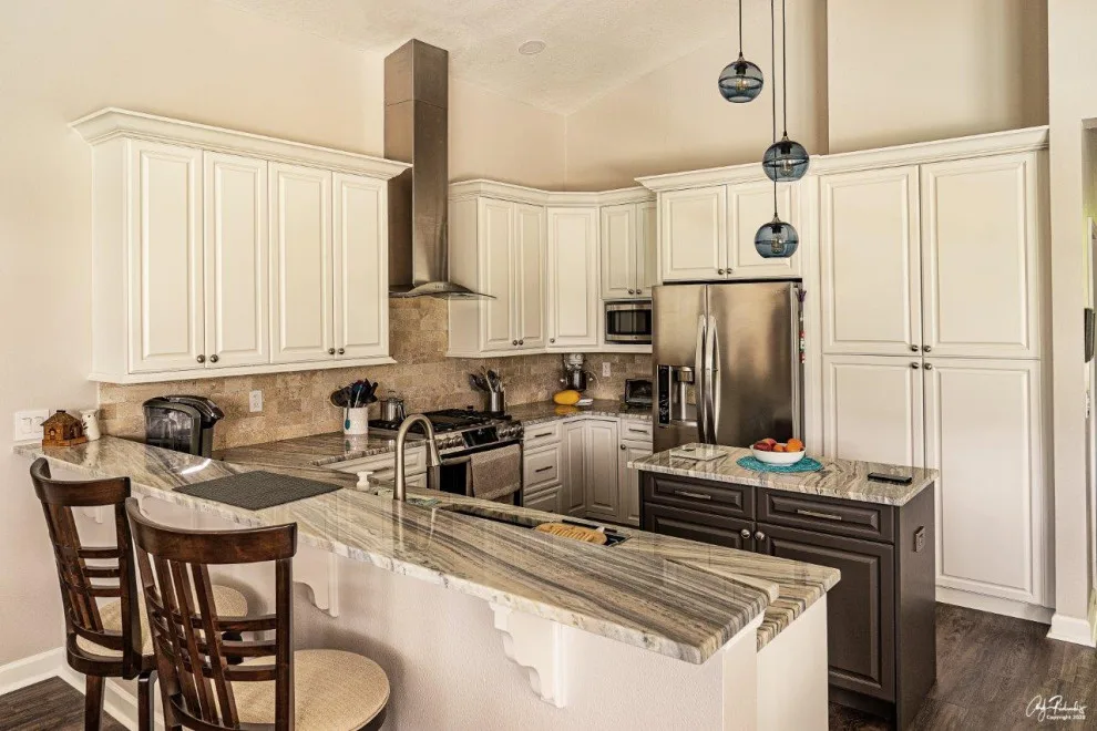 Palm Harbor Dual-Tone Kitchen Renovation by L-Bro Enterprises Inc. - Photo 6