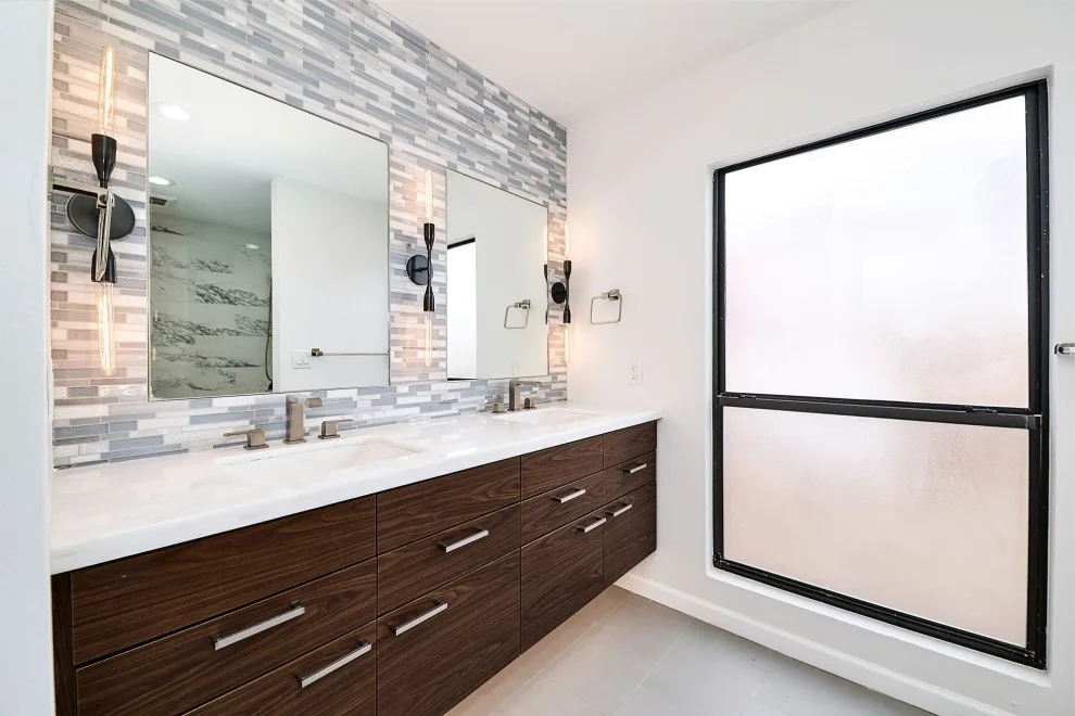 Phoenix Residence Renovation AB by Luxury Remodels Company - Photo 3