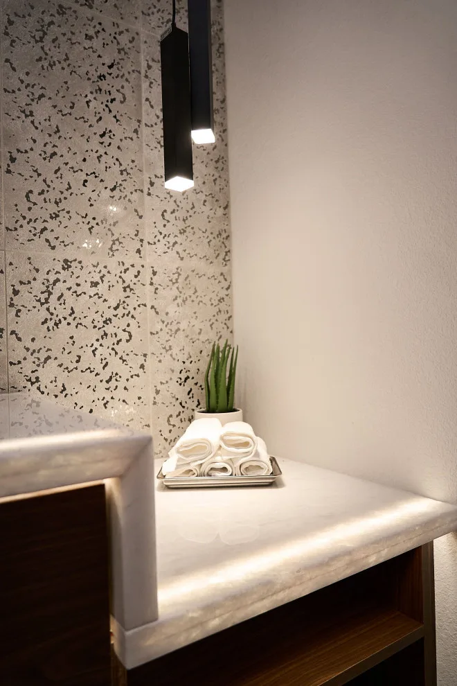 Phoenix Residence Renovation AB by Luxury Remodels Company - Photo 8