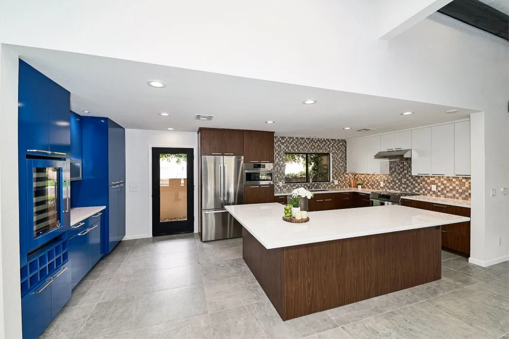 Phoenix Residence Renovation AB by Luxury Remodels Company - Photo 12