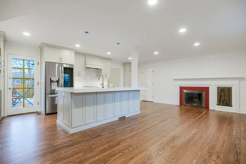 Prairie Village - Contemporary Kitchen Design by Martanne Construction - Photo 10