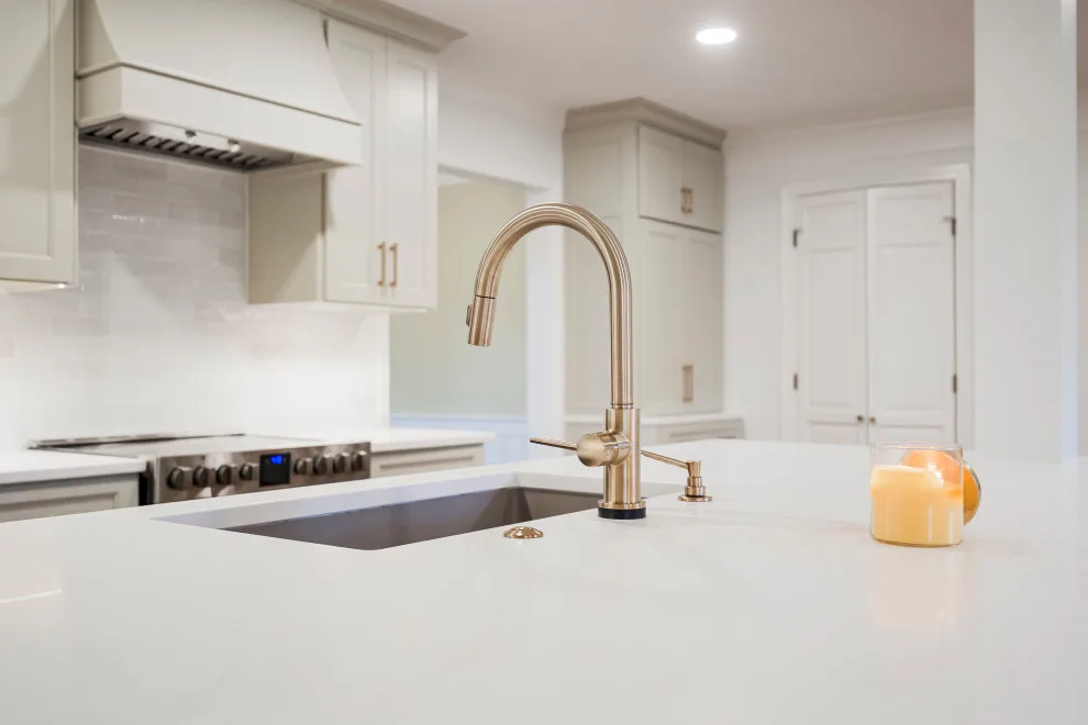 Prairie Village - Contemporary Kitchen Design by Martanne Construction - Photo 8