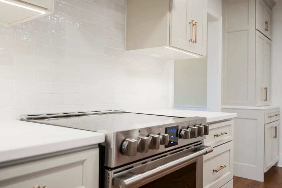 Prairie Village - Contemporary Kitchen Design by Martanne Construction - Photo 6