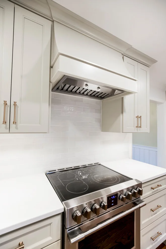 Prairie Village - Contemporary Kitchen Design by Martanne Construction - Photo 13