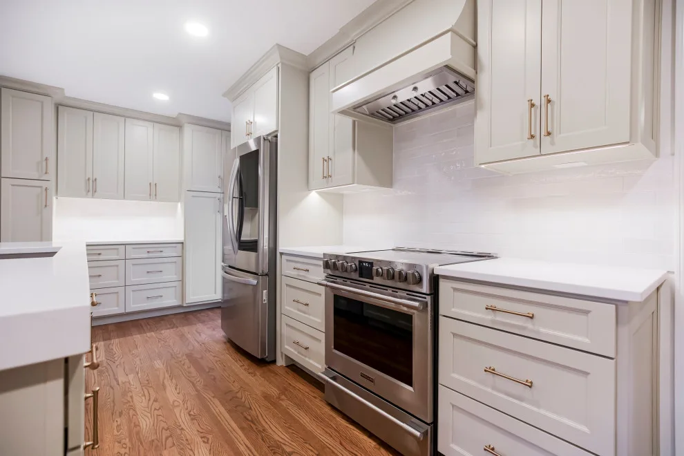 Prairie Village - Contemporary Kitchen Design by Martanne Construction - Photo 15
