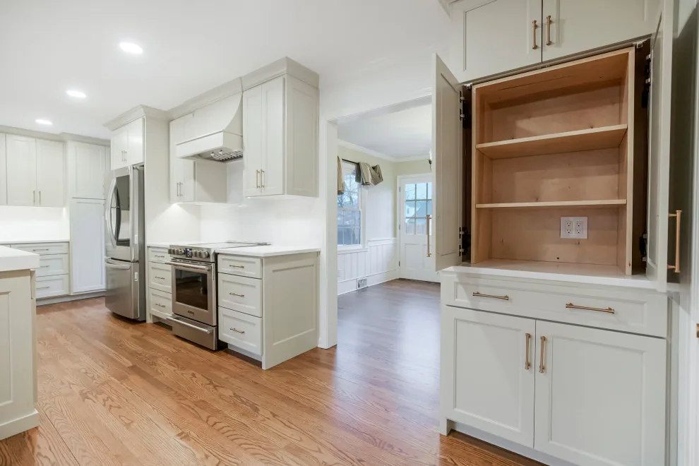 Prairie Village - Contemporary Kitchen Design by Martanne Construction - Photo 3