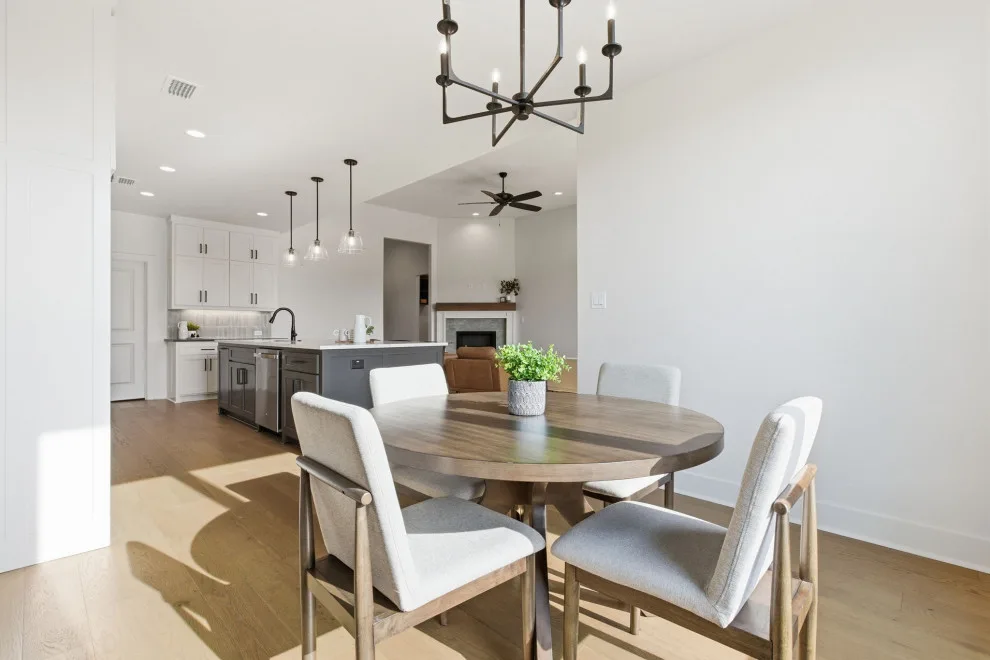Ridgeview Path Bespoke Residence by Hines Homes, LLC - Photo 3
