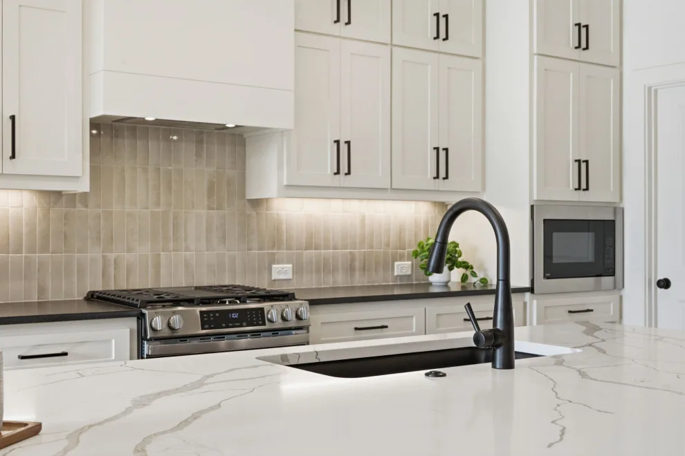 Ridgeview Path Bespoke Residence by Hines Homes, LLC - Photo 11