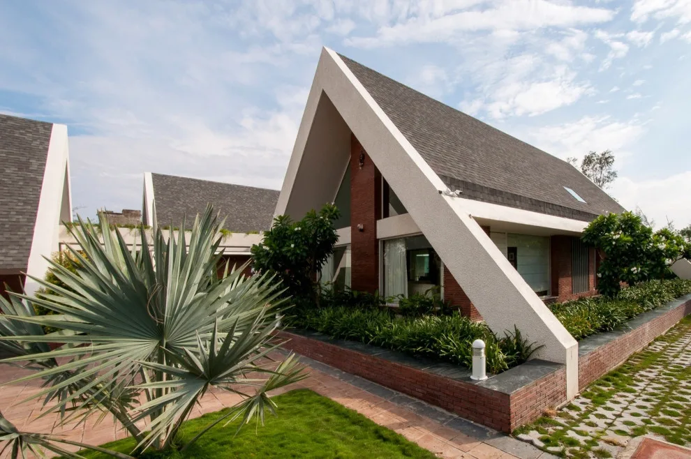 Beverly Grove Roof Renovation by Goldenline Remodeling - Photo 2
