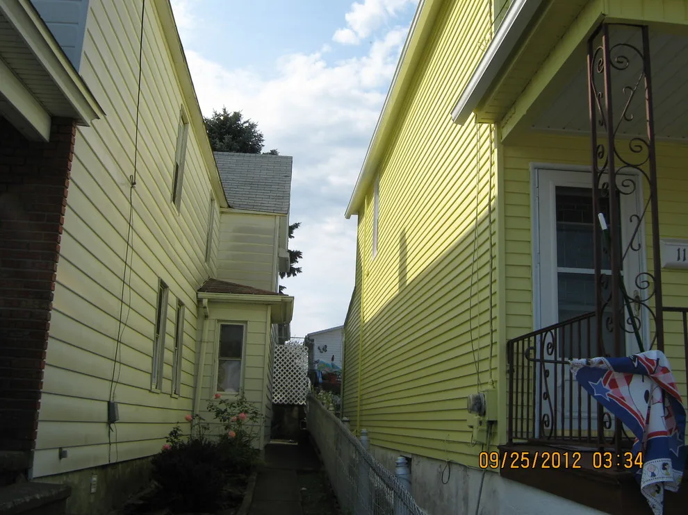 Aluminum Siding Refinish by Bentler Painting - Photo 2