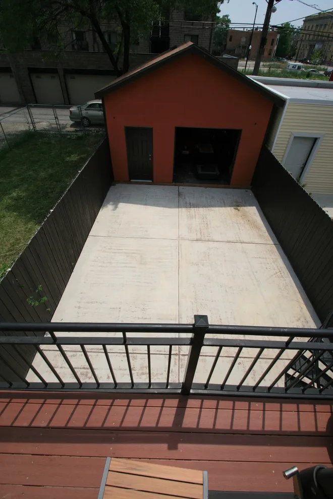 Urban Lot Transformed into Luxury Space by Paint The Town Red - Color Consulting - Photo 2