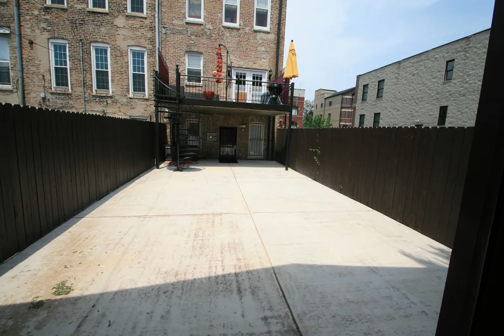 Urban Lot Transformed into Luxury Space by Paint The Town Red - Color Consulting - Photo 8