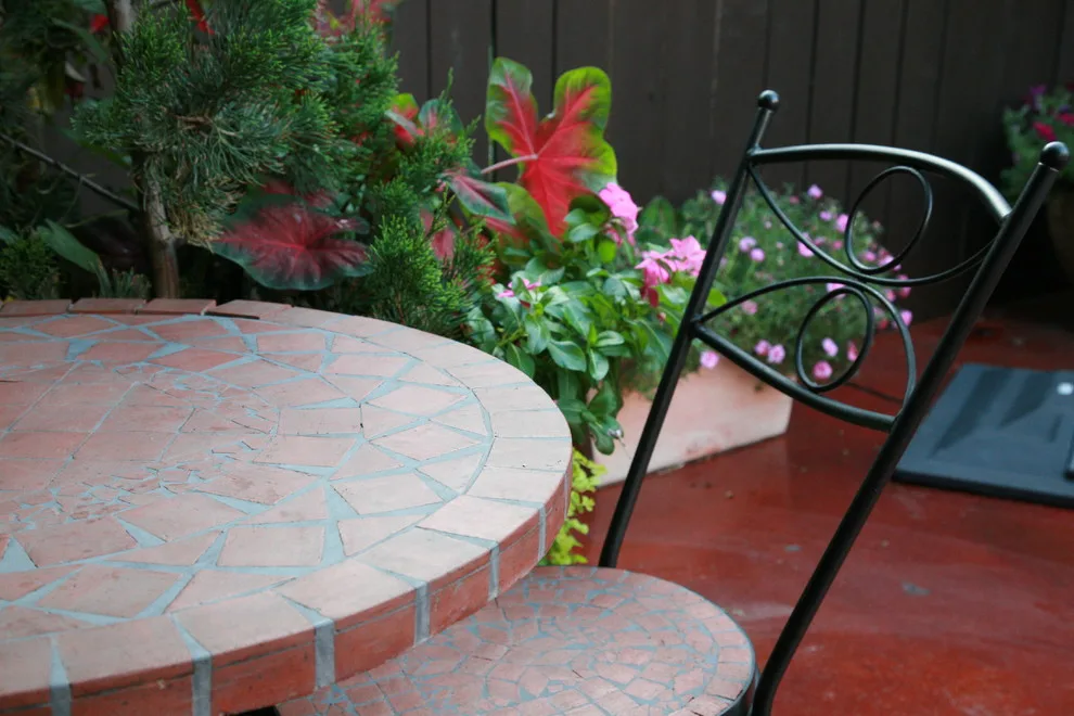 Urban Lot Transformed into Luxury Space by Paint The Town Red - Color Consulting - Photo 4