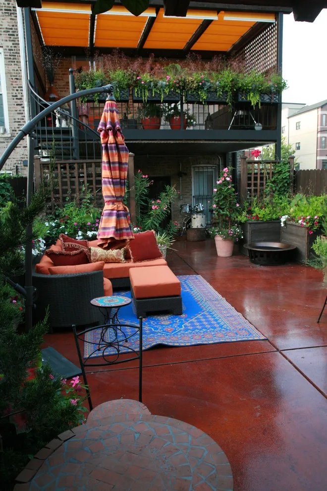Urban Lot Transformed into Luxury Space by Paint The Town Red - Color Consulting - Photo 3