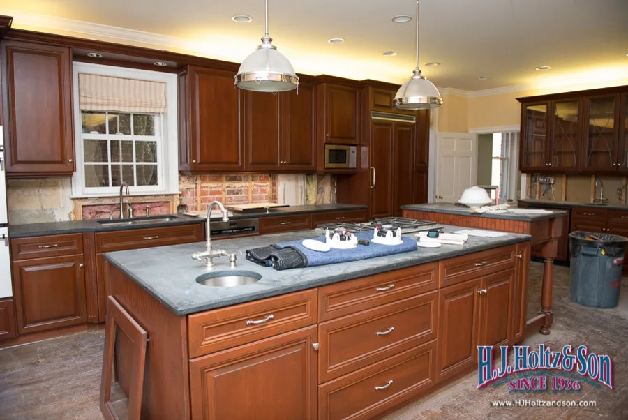 White Cabinetry with Paint Finish by H.J. Holtz And Son, Inc. - Photo 14