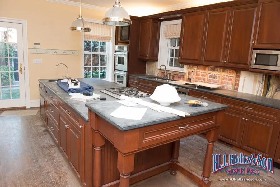 White Cabinetry with Paint Finish by H.J. Holtz And Son, Inc. - Photo 9