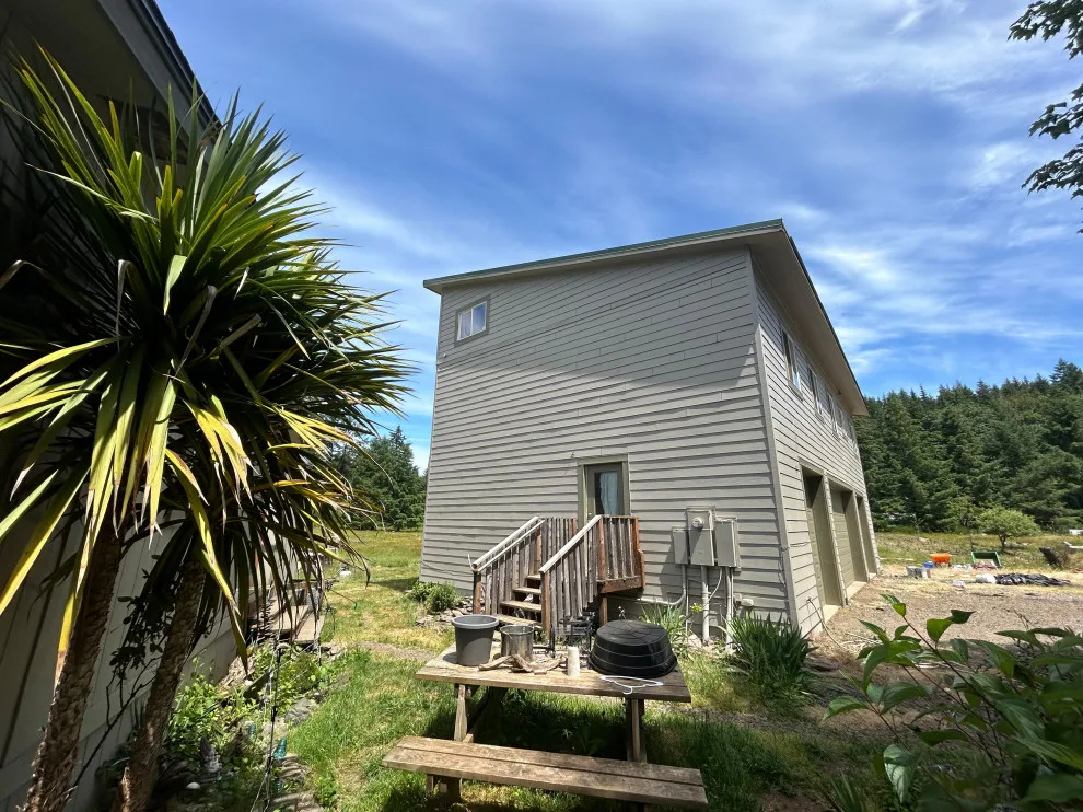 Summer 2024 Exterior Painting by Emerald Image Painting - Photo 2