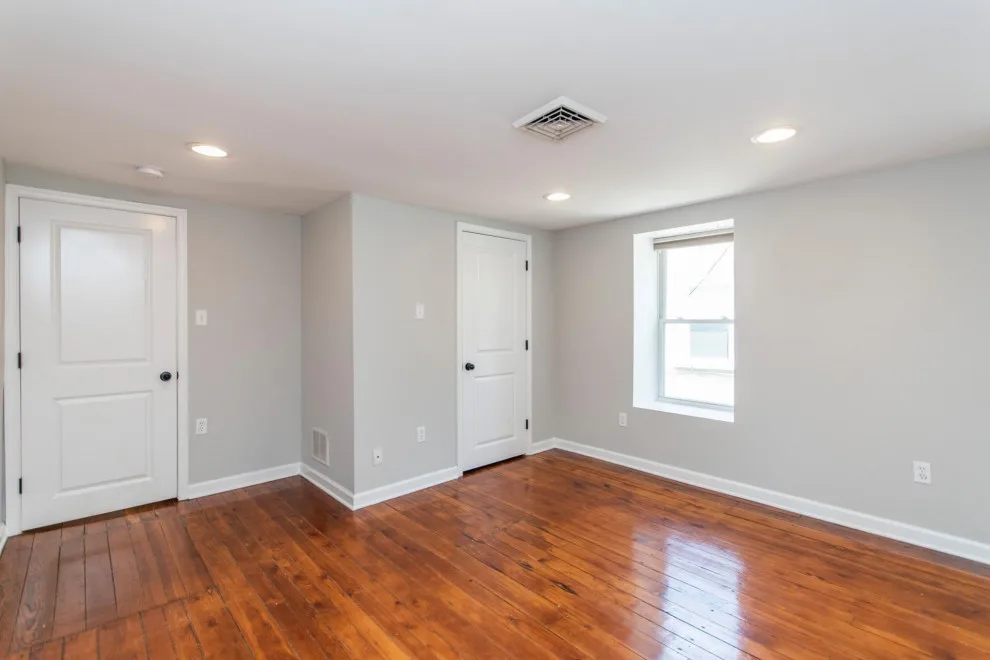 A selection of our projects in gray shade by EML Painting - Photo 10