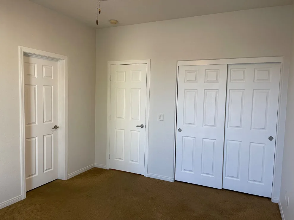 Weathered White Eggshell Interior Repainting by López Painting - Photo 4