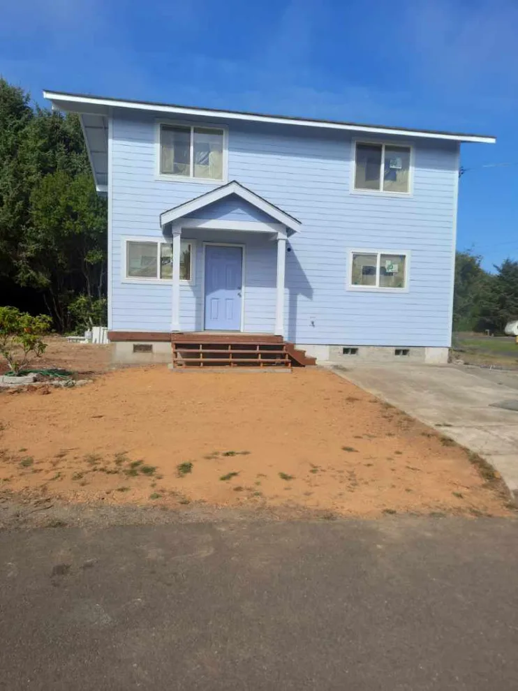 Ocean Shores, WA - New Exterior Cladding by Looks Like New Painting LLC - Photo 11