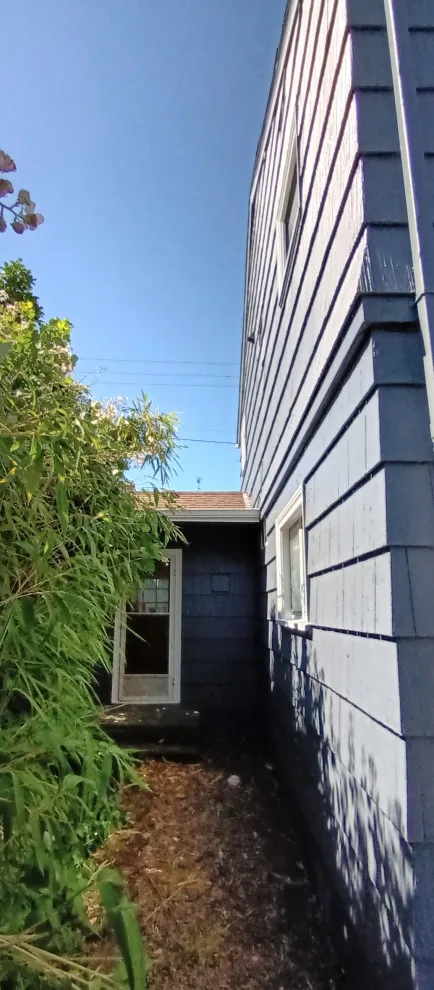 1920s Exterior Lead Removal and Repainting by Emerald Image Painting - Photo 3