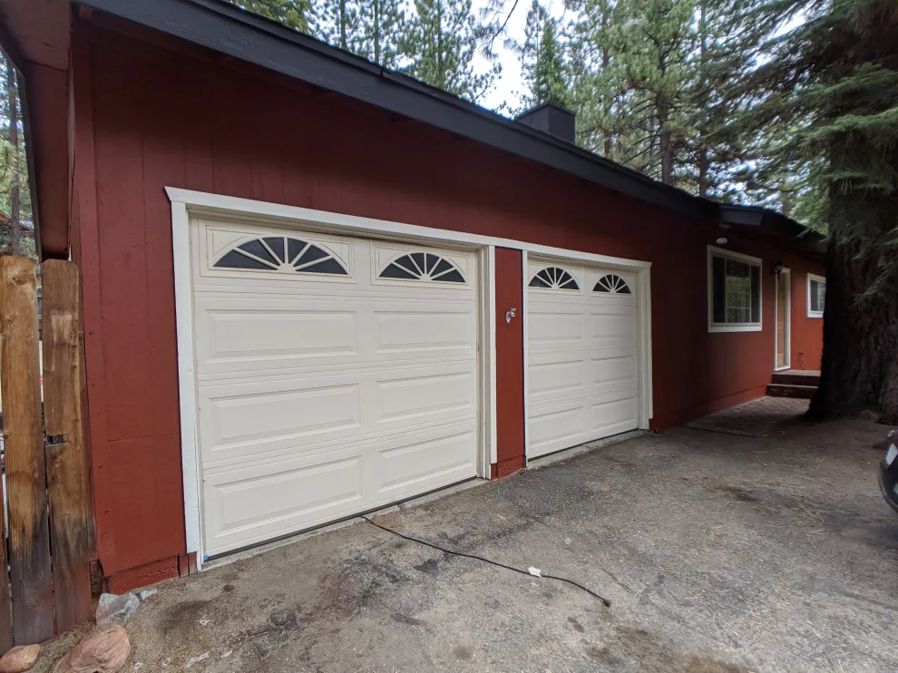 Barn Color Rental Homes by Artisticrat Property Improvements Inc. - Photo 2