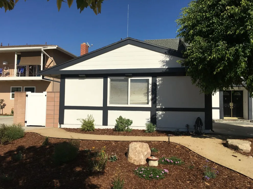 Complete Exterior Painting by Martn Carabajal Painting - Photo 5