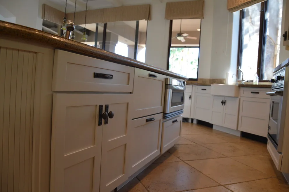 Cabinet Resurfacing by Karoll Julian Inc. - Photo 4