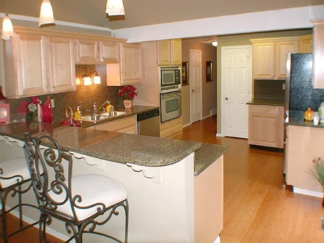 Bellevue Crossroads Interior and Exterior Painting by Bosco Painting - Photo 17