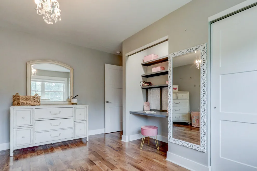 Refined Interiors - Photo 4