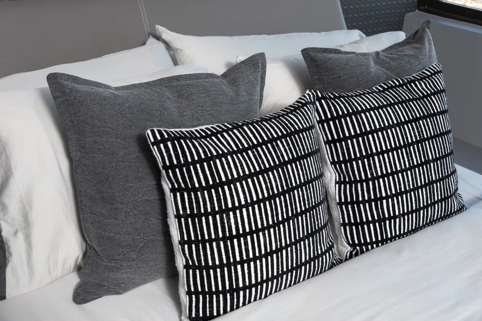 GUEST ROOM - transitioning from GOLD to GREY by Paint The Town Red - Color Consulting - Photo 10