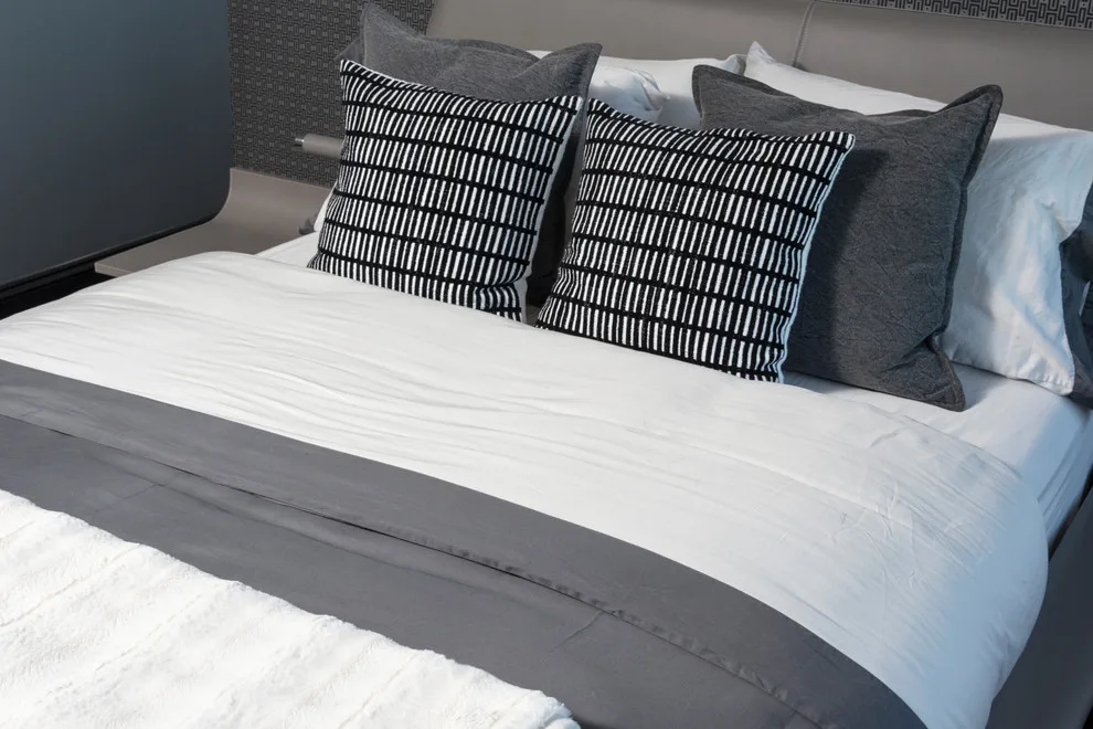 GUEST ROOM - transitioning from GOLD to GREY by Paint The Town Red - Color Consulting - Photo 8