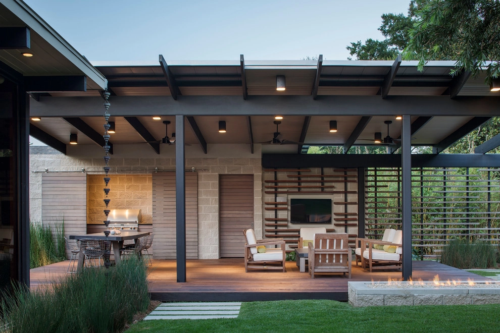 Mid-Century River House by CARBO Landscape Architecture - Photo 5