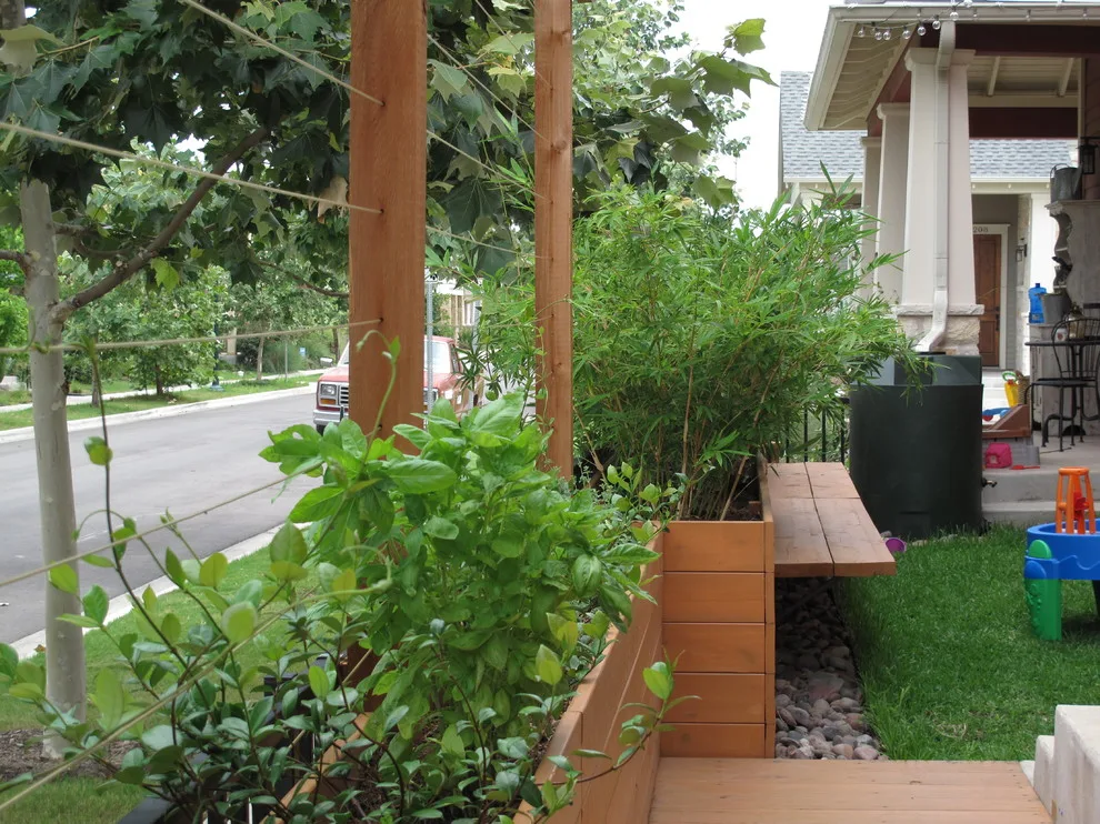 Lateral outdoor area by Yarrow Landscaping - Photo 2