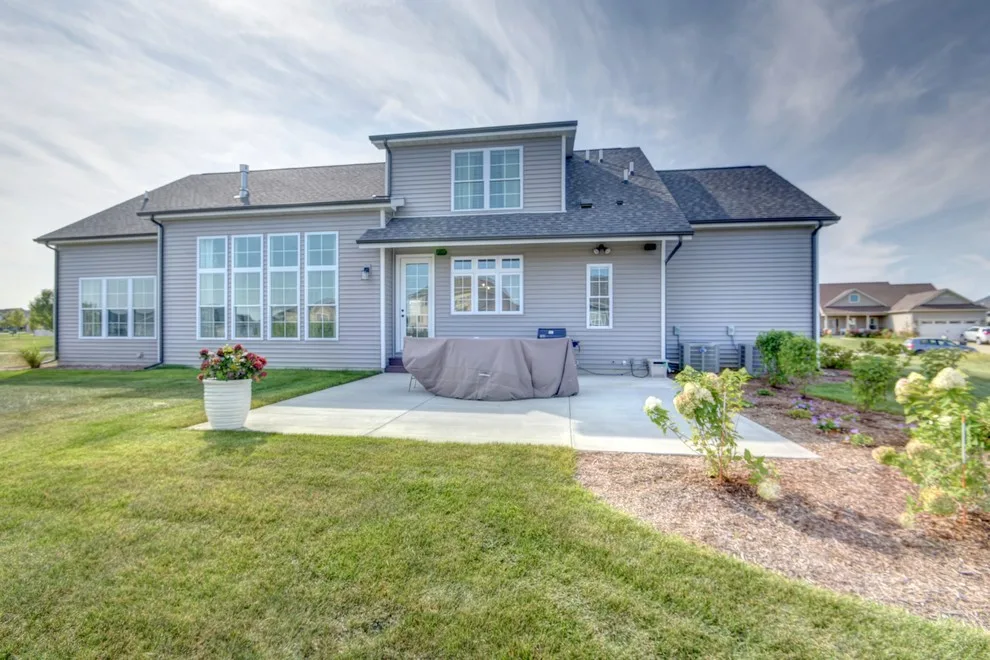 Yoder Home by Premier Homes Of Illinois, Inc - Photo 9