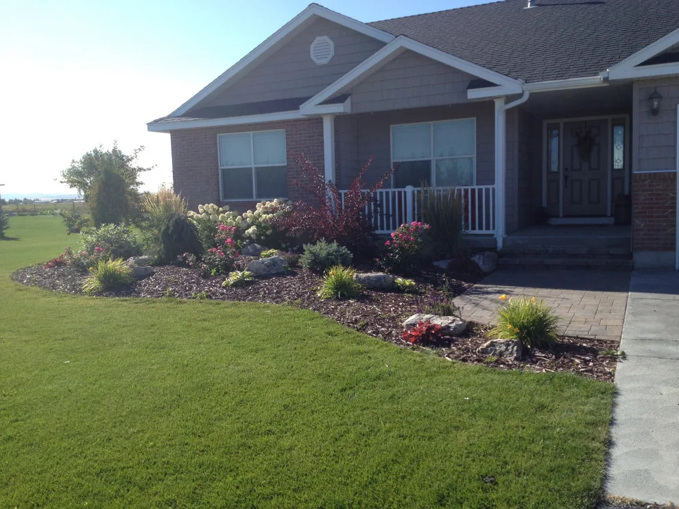 Entryway Landscape Design by Norlen Landscaping, LLC - Photo 5