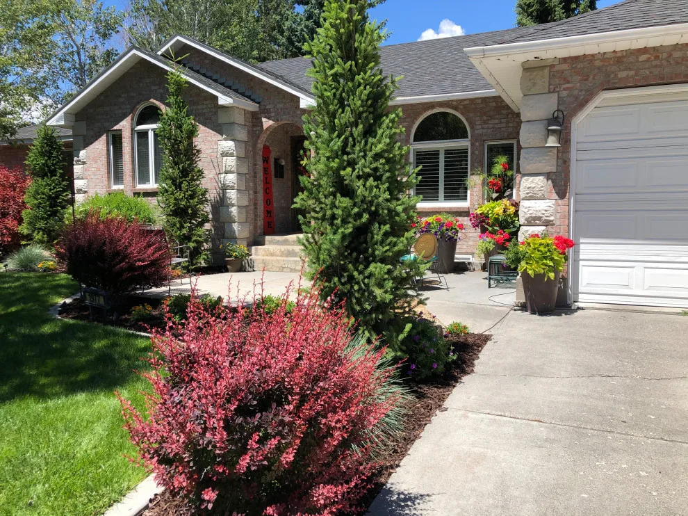 Entryway Landscape Design by Norlen Landscaping, LLC - Photo 11