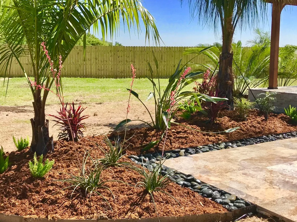 Outdoor Swimming Pool by Lollys Gardening - Photo 11