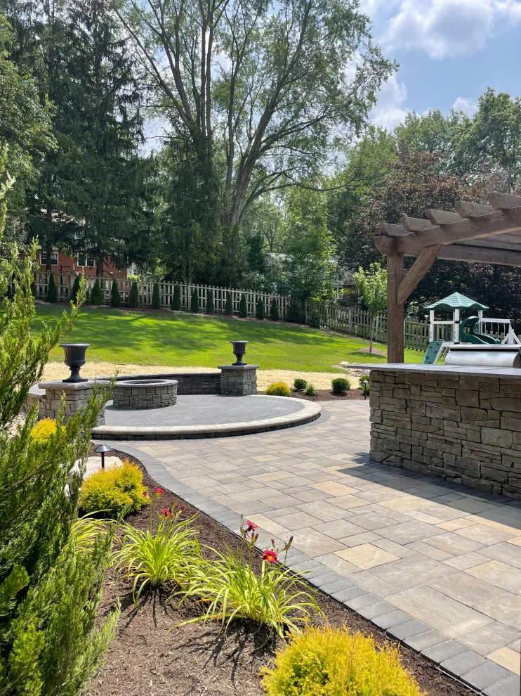 Charming alfresco lifestyle by Schellhaas Landscape Construction - Photo 3