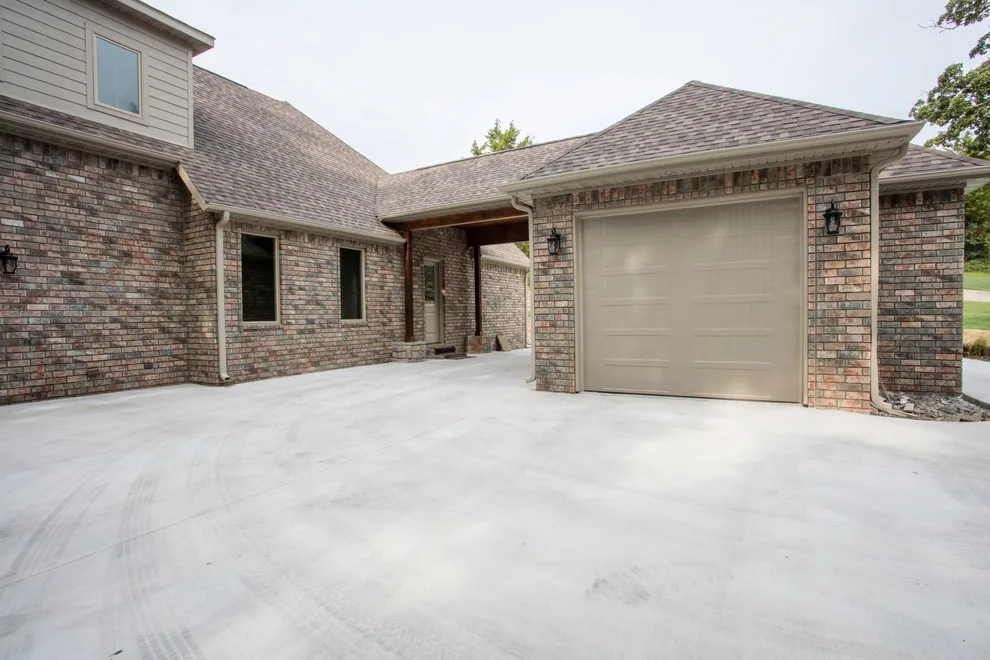 O.A.K. Homes - Photo 12