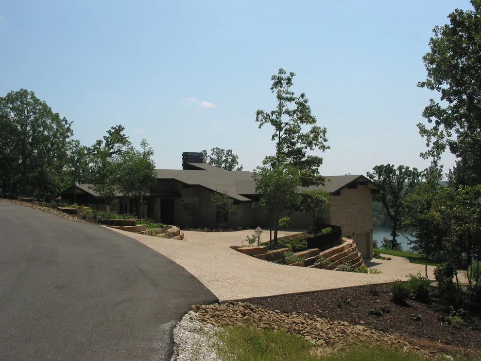 Beaver Lake Residence One by Professional Landscaping Company - Photo 2