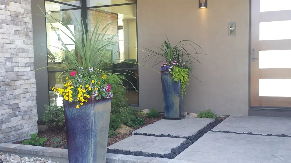 Modern Lakeside Residence by Kimberly Nurseries Landscaping & Irrigation - Photo 10