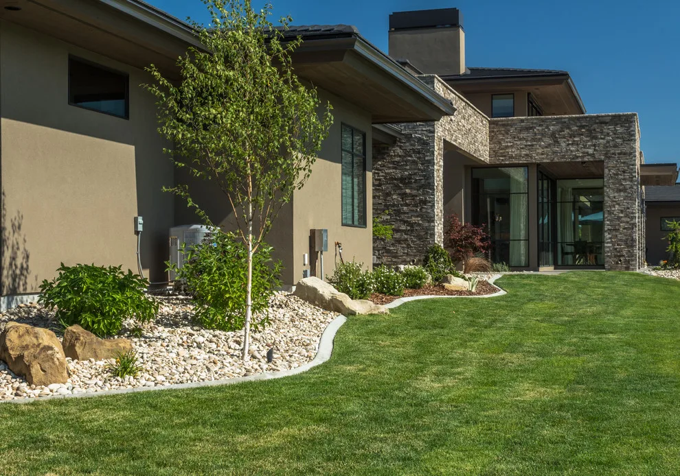 Modern Lakeside Residence by Kimberly Nurseries Landscaping & Irrigation - Photo 8
