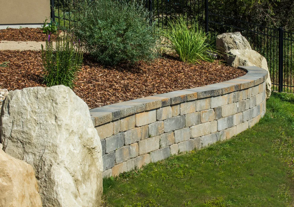 Modern Lakeside Residence by Kimberly Nurseries Landscaping & Irrigation - Photo 15
