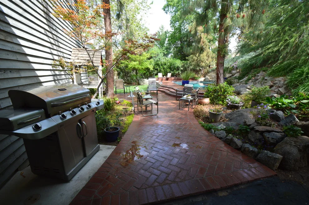 Hillside Property by Kaylor Landscape + Christmas Decor - Photo 4