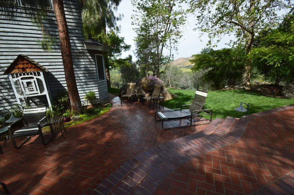 Hillside Property by Kaylor Landscape + Christmas Decor - Photo 8