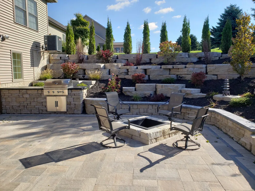 Outdoor Living Space with Rosetta Outcropping Stone by Outdoor Innovations - Photo 4
